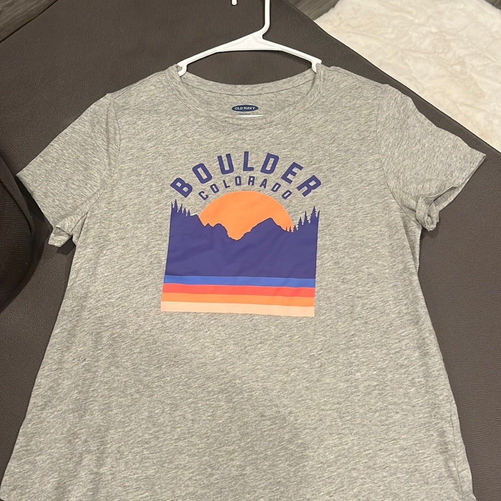 Old Navy short sleeve gray shirt